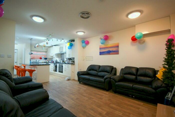 9 Bedroom Terraced House To Rent In Harrow Road - En-suite Student Property, B29