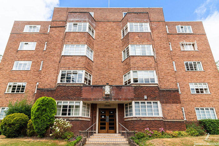 3 Bedroom Apartment For Sale In Viceroy Close, Birmingham, B5