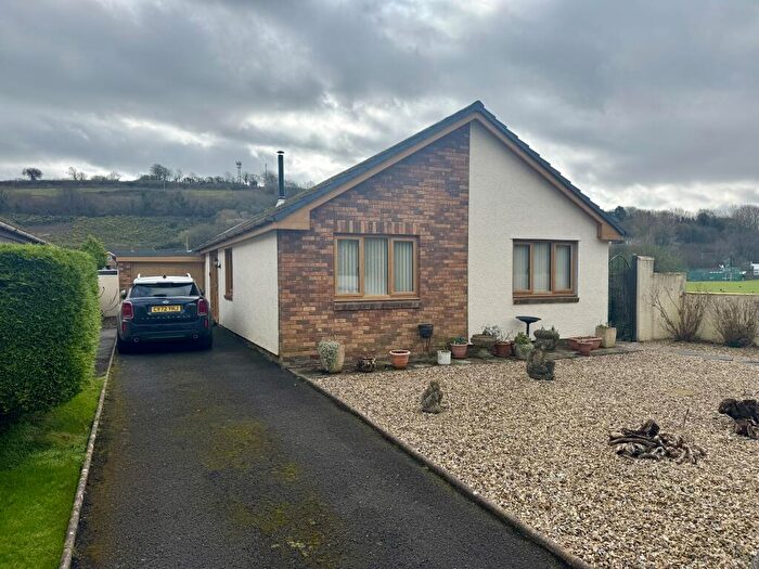 2 Bedroom Bungalow To Rent In Carmarthen Road, Ferryside, SA17