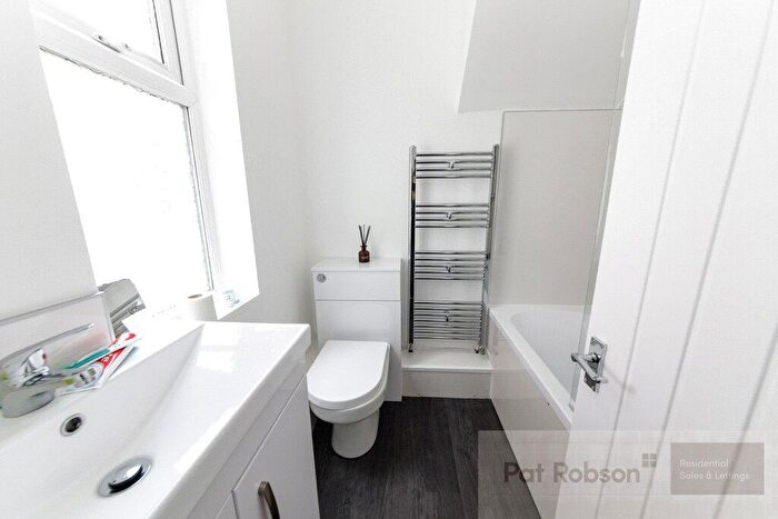 2 Bedroom Apartment To Rent In Lavender Gardens, West Jesmond, Newcastle Upon Tyne, NE2