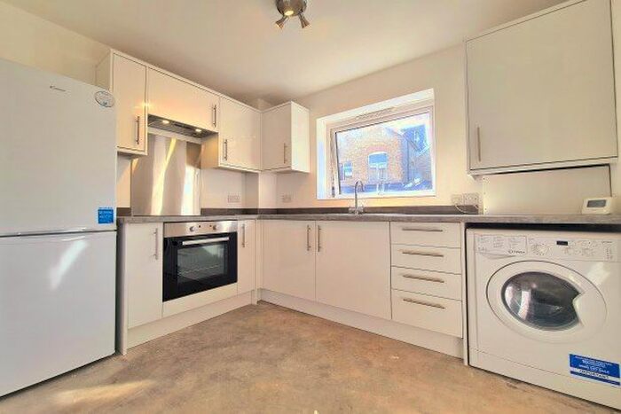 1 Bedroom Flat To Rent In Bromley Grove, Bromley, BR2