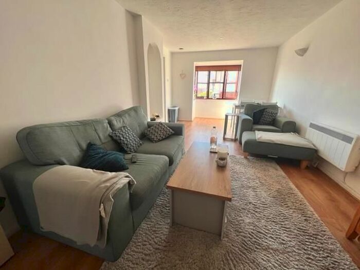 2 Bedroom Flat To Rent In Chalice Way, Greenhithe, DA9