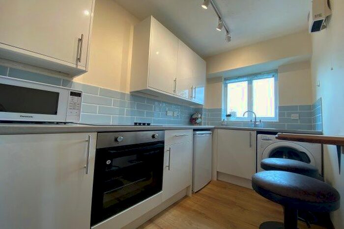 2 Bedroom Flat To Rent In Honey Hill Mews, Cambridge, CB3