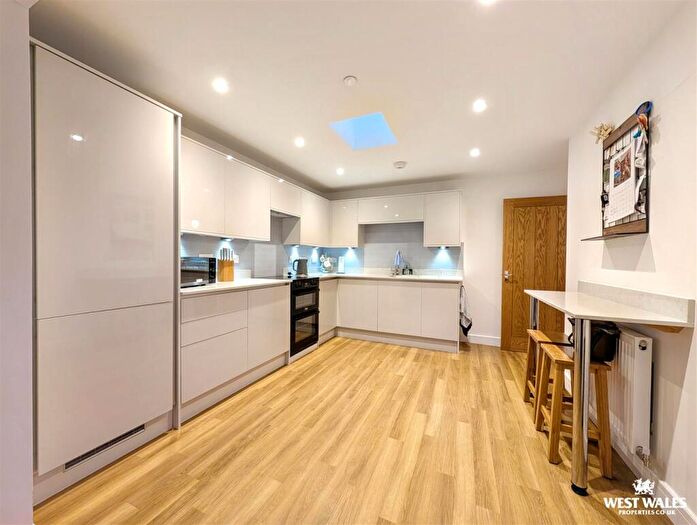 3 Bedroom Detached Bungalow For Sale In Llys Y Felin, Kidwelly, SA17