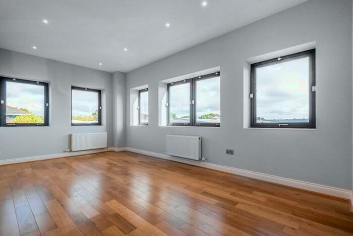 2 Bedroom Flat To Rent In Osborn Way, Hook, RG27