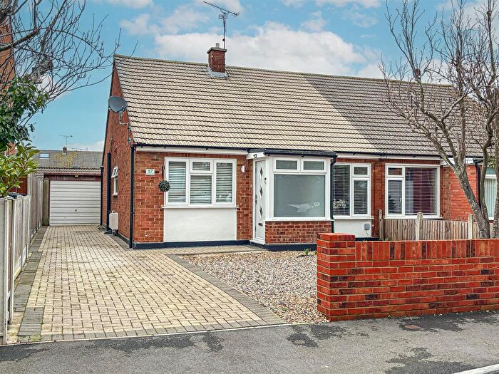 2 Bedroom Semi-Detached Bungalow For Sale In Mayfield Avenue, Hullbridge, Hockley, SS5