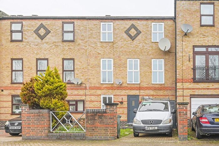 4 Bedroom Flat To Rent In Garnet Walk, Beckton, London, E6