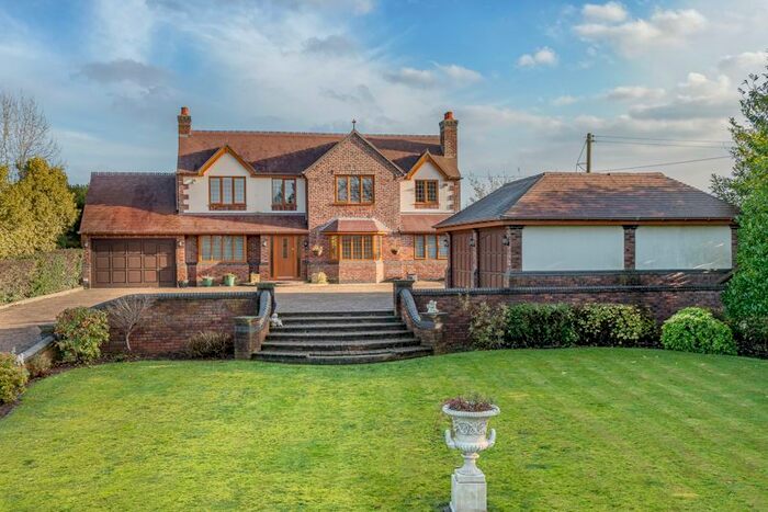 4 Bedroom Detached House To Rent In Beaumont House, Stourbridge Road, Fairfield, Bromsgrove, B61