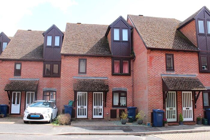 1 Bedroom Flat For Sale In Wey Road, Godalming, Surrey, GU7