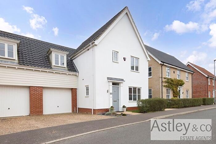 3 Bedroom Link Detached House For Sale In Avocet Rise, Sprowston, Norwich, NR7