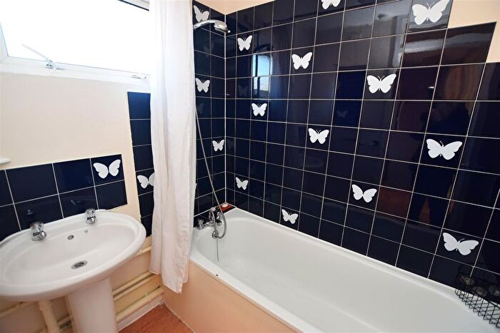 2 Bedroom End Of Terrace House To Rent In Seven Acre Close, St. Leonards-On-Sea, TN37