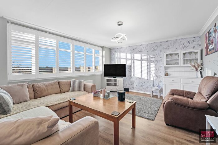 3 Bedroom Maisonette For Sale In Killigrew House, Sunbury-On-Thames, TW16