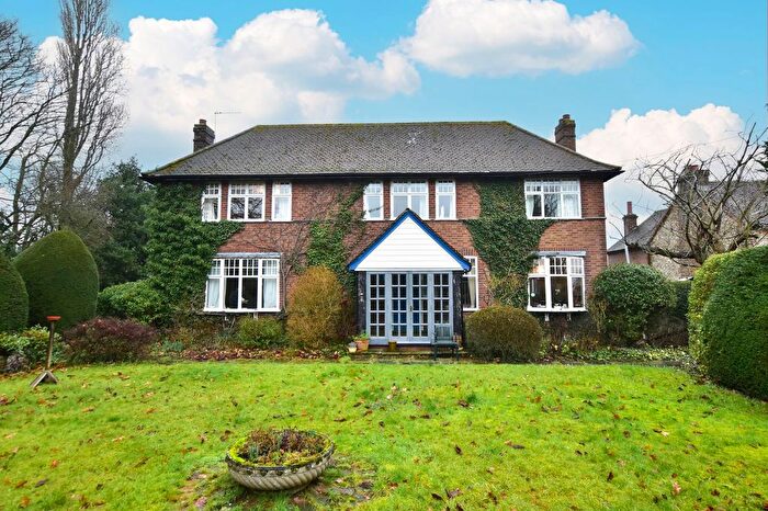 3 Bedroom Detached House For Sale In Bucks Hill, Kings Langley, WD4