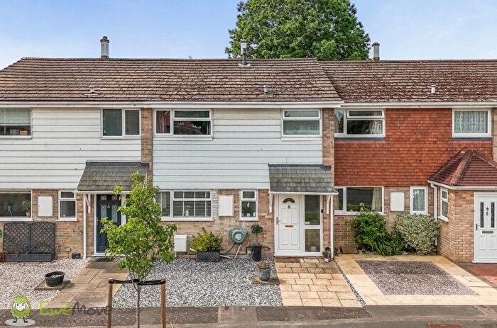 3 Bedroom Terraced House For Sale In Hangar Road, Tadley, Hampshire, RG26