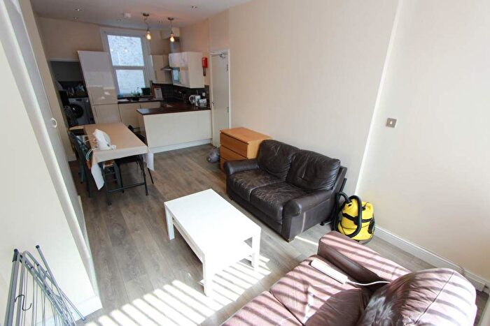 4 Bedroom Flat To Rent In Cleveland Street, London, W1T