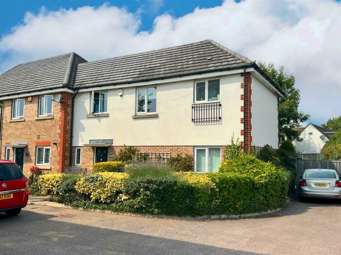 3 Bedroom House To Rent In Summerleas Close, Hemel Hempstead, HP2