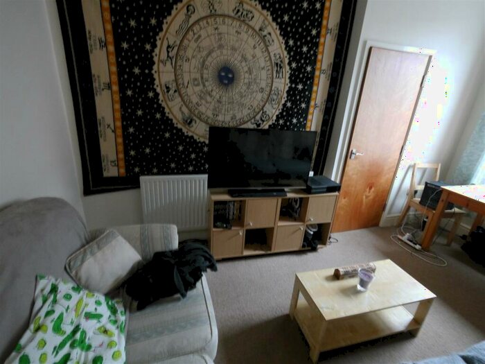 2 Bedroom House To Rent In Harold Road, LS6