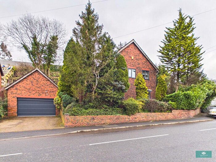 5 Bedroom Detached House For Sale In Buckstones Road, Shaw, OL2