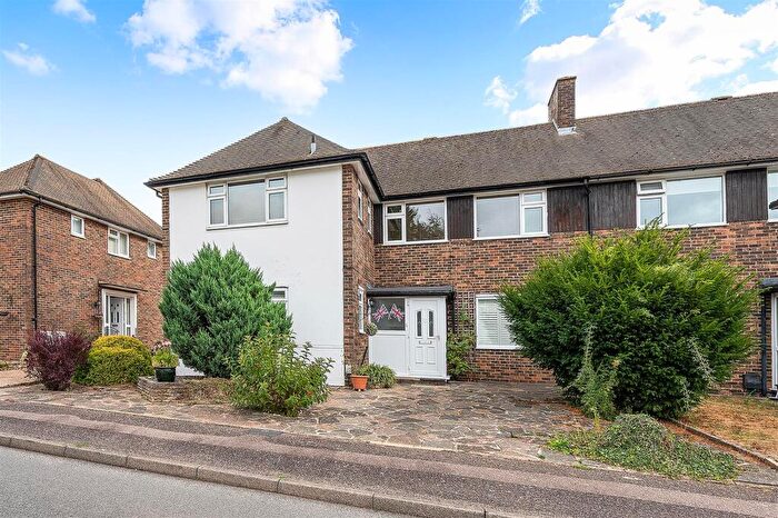 2 Bedroom Maisonette For Sale In Courtlands Crescent, Banstead, SM7