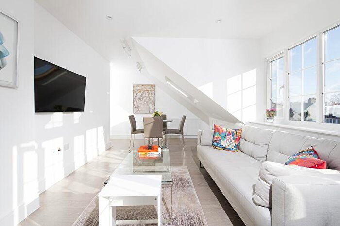 2 Bedroom Apartment To Rent In Ravenscroft Avenue, Golders Green, NW11