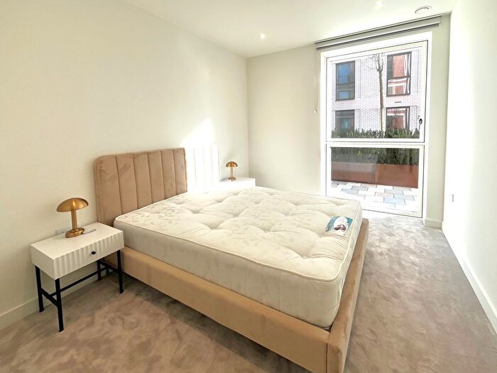 3 Bedroom Flat To Rent In Henshaw St, London, NW9