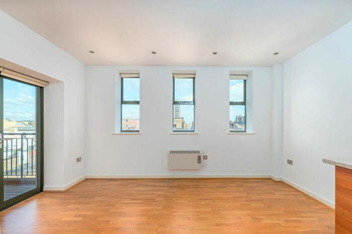 3 Bedroom Flat To Rent In Fieldgate Street, Liverpool Street, E1