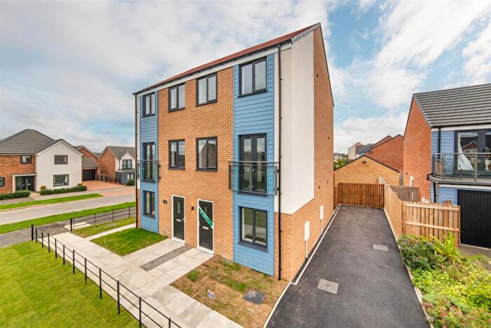 3 Bedroom End Of Terrace House To Rent In Roseden Way, Great Park, NE13