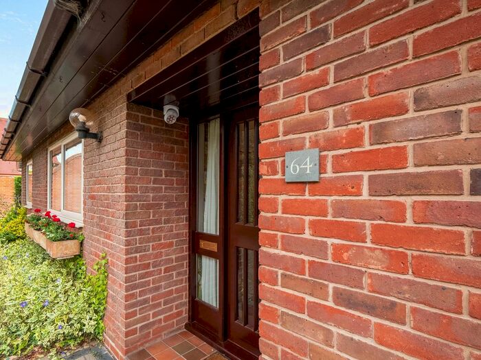 3 Bedroom Detached Bungalow For Sale In Kenilworth Road, Leamington Spa