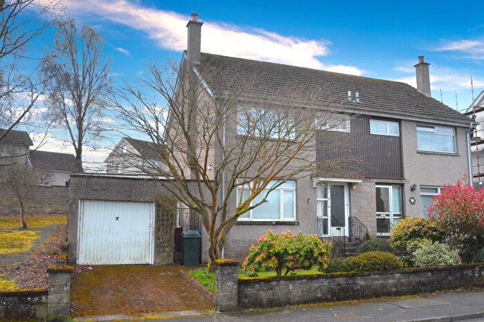 3 Bedroom Semi Detached House For Sale In Craighorn Drive, Falkirk, FK1