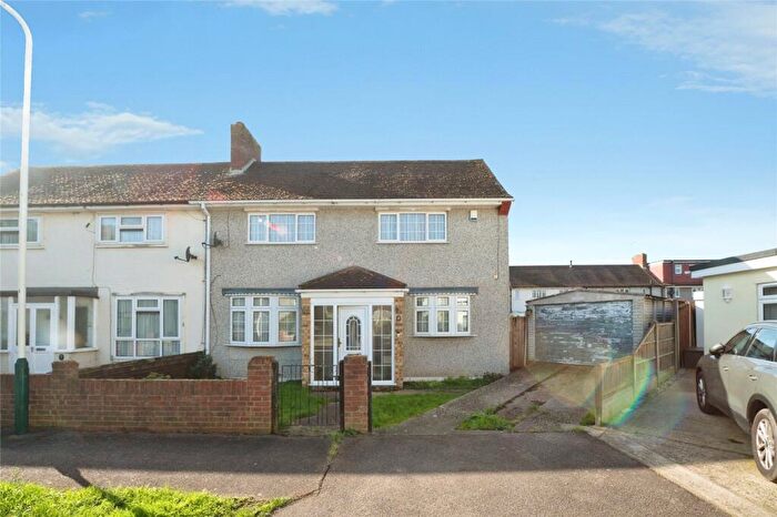 3 Bedroom Semi Detached House For Sale In Renown Close, Romford, RM7