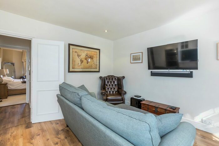 2 Bedroom Flat To Rent In Lower Sloane Street, London, SW1W