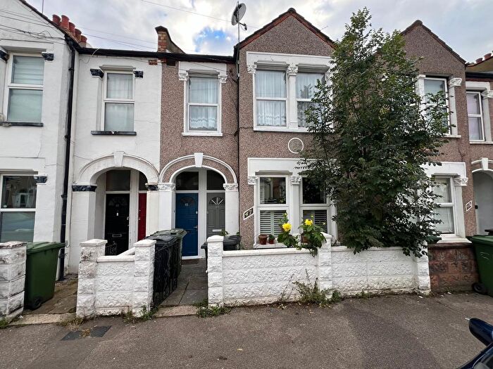 2 Bedroom Flat To Rent In Burford Road, Catford, SE6
