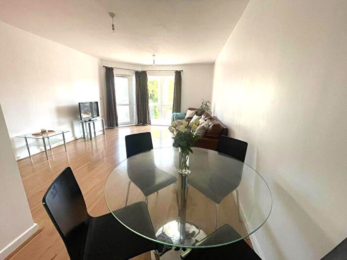 1 Bedroom Flat For Sale In High Road, Ilford, IG1