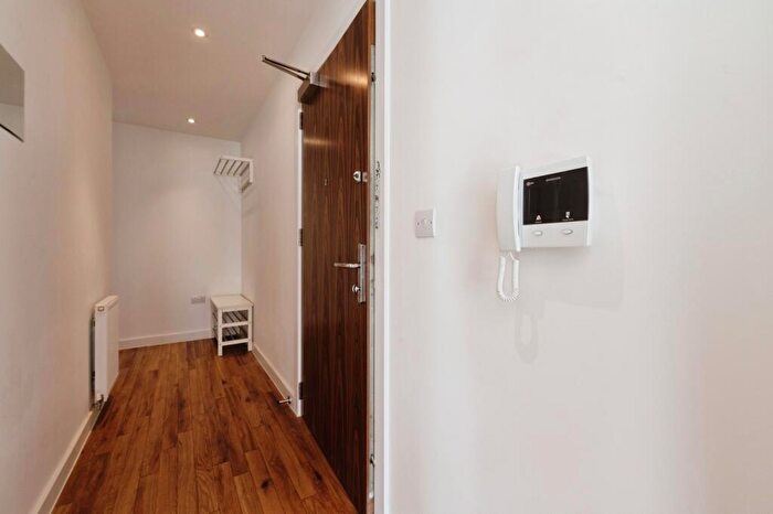 2 Bedroom Flat For Sale In Carnarvon Road, Southend-on-Sea, Essex, SS2