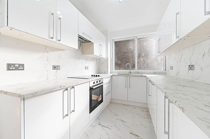 2 Bedroom Flat For Sale In Warwick Gardens, Earls Court, London, W14