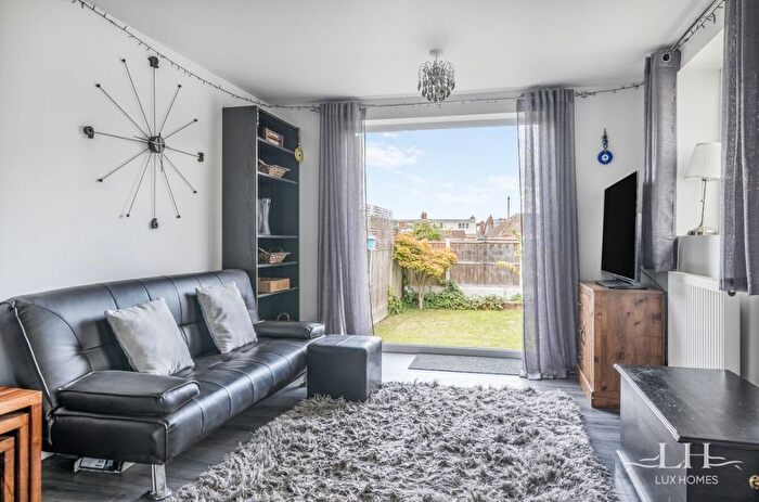 3 Bedroom Detached House For Sale In Woodbrooke Way, Old Corringham, SS17