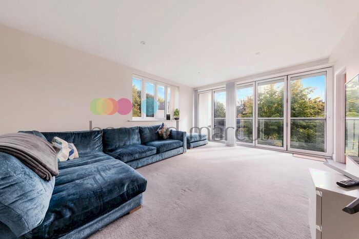 2 Bedroom Flat To Rent In Station Approach, Sanderstead Road, Sanderstead, South Croydon, CR2