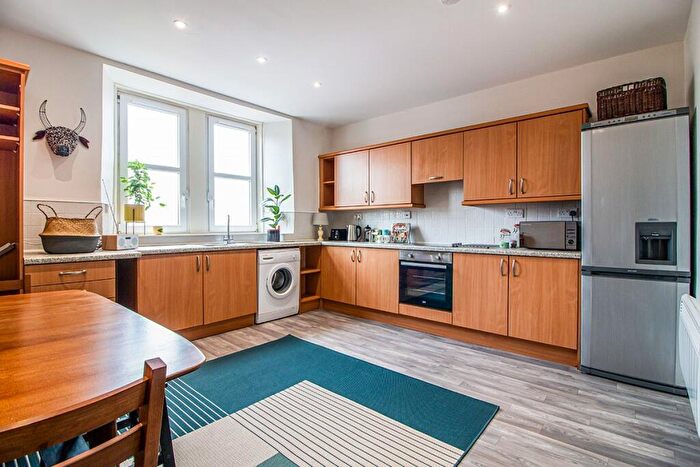 3 Bedroom Flat To Rent In Pitfour Street, Dundee, Angus, DD2