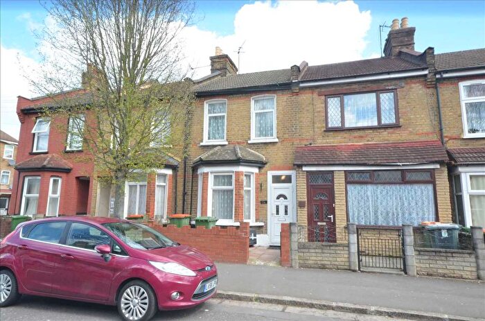 3 Bedroom Terraced House For Sale In Park Avenue, East Ham, E6