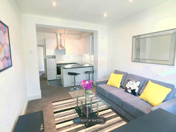 2 Bedroom Flat To Rent In Coningham Road, Hammersmith, W12