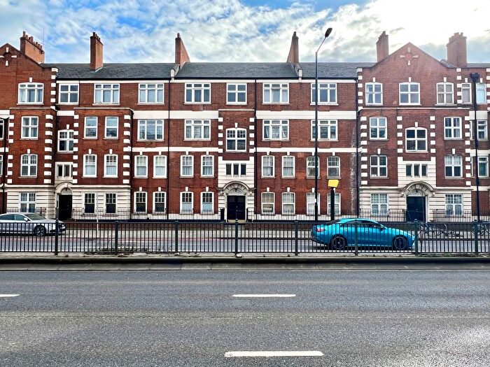 3 Bedroom Flat To Rent In Talgarth Road, London, W14