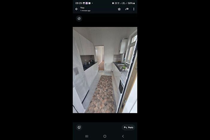 2 Bedroom Maisonette To Rent In Headstone Gardens, Harrow, HA2