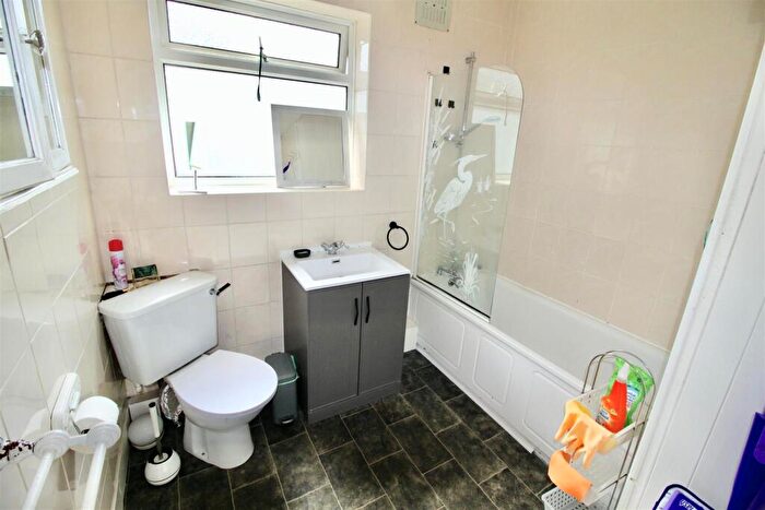 3 Bedroom Apartment To Rent In Alexandra Avenue, Harrow, HA2