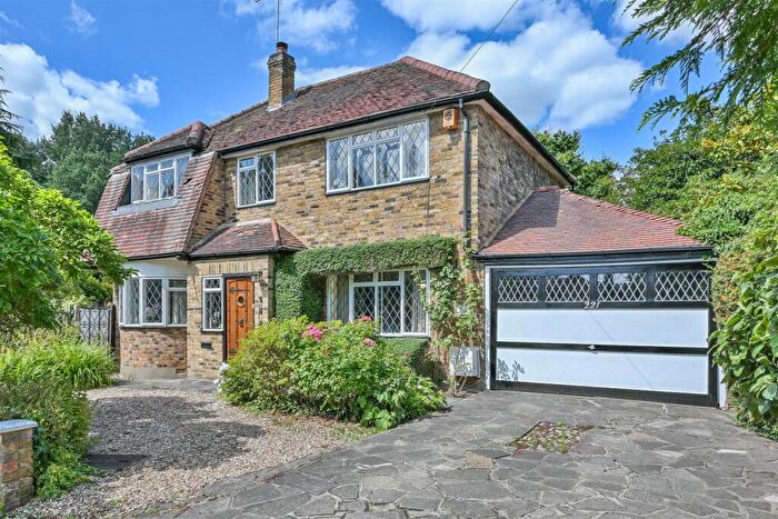 3 Bedroom Detached House For Sale In Brentwood Road, Herongate, Brentwood, CM13