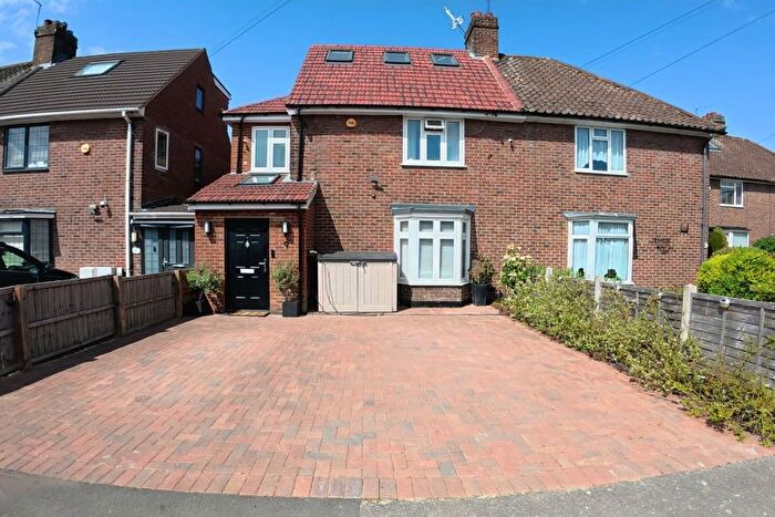 4 Bedroom Semi-detached House For Sale In Howard Close, London, W3
