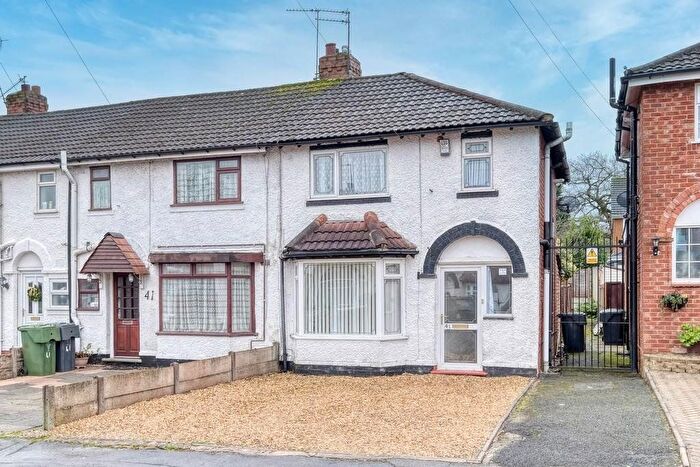 3 Bedroom Semi-Detached House To Rent In Kineton Road, Rubery, Rednal, Birmingham, B45