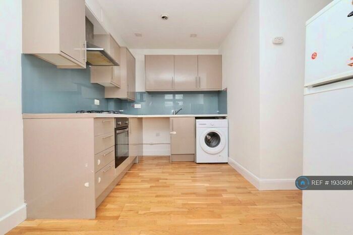 1 Bedroom Flat To Rent In Turners Hill, Cheshunt, Waltham Cross, EN8