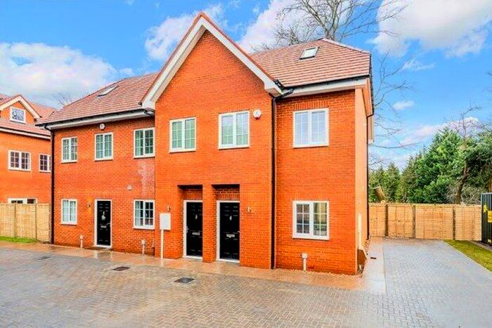 3 Bedroom Property To Rent In Pinecoat Drive, Kenley, CR8