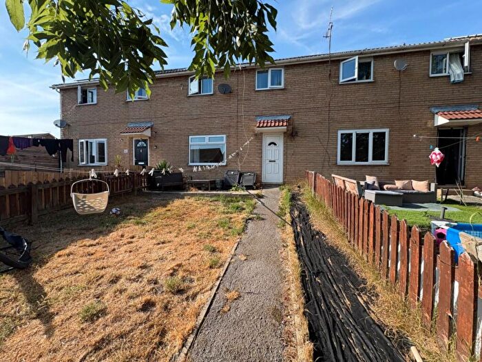 3 Bedroom Town House To Rent In Shaftesbury Drive, Hoyland, S74