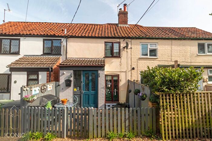 1 Bedroom Cottage For Sale In Chapel Yard, Horsham St Faith, Norwich, NR10